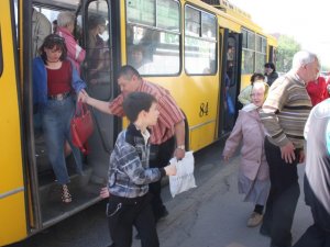 Поминальний понеділок у Полтаві: настав транспортний колапс