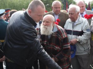 У Полтаві відзначили День Перемоги: фото емоцій та портретів