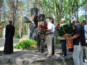 Вшанування пам’яті жертв політичних репресій на Полтавщині (ФОТО)