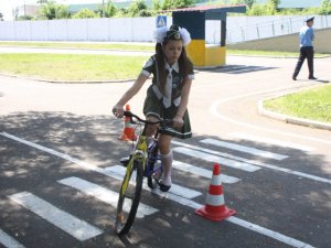 У Полтаві юним даішникам подарували велосипед та фотоапарати