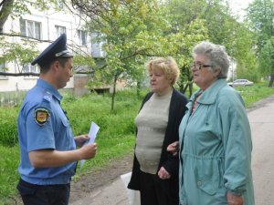 Фото: У Полтаві дільничний розповів  про боротьбу із самогонниками та домашніми тиранами