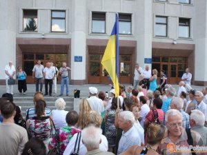 Фото: Мітинг через подорожчання комуналки: аргументи влади та поради фахівців