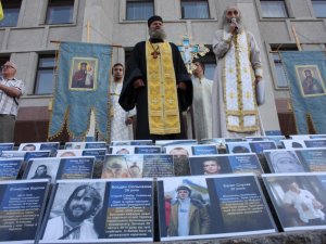 Фото: Полтавці вшанували пам'ять першої Небесної сотні без влади (фото)