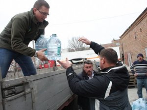 Полтавські волонтери передали в зону АТО допомогу. Фото