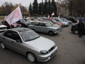 Полтавські автомобілісти вшанували пам'ять жертв ДТП (фоторепортаж)