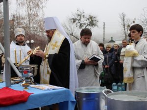 Полтавці освятили воду. Фото