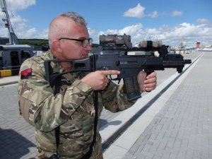 Фото: Двоє полтавців під час реабілітації в Литві побували на есмінці США