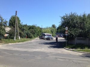 Фото: У Нових Санжарах пасажирський автобус не обминув електроопору (фото)