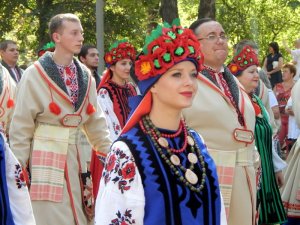 Фото: У Полтаві пройшов масштабний парад вишиванок (ФОТО, ВІДЕО)