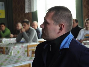 Школярі привітали військовослужбовців у полтавському госпіталі із Днем захисника України (фото)