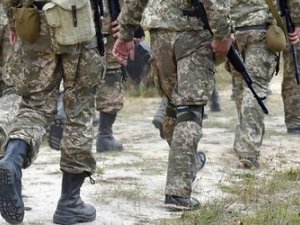 Фото: Президент дозволив військовим служити на контракті півроку