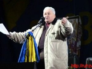 У Полтаві влаштували патріотично-поетичний вечір прямо на сходинках ОДА