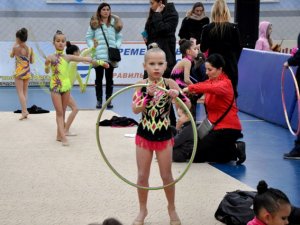 Фото: У Полтаві провели турнір з художньої гімнастики «Сніжна королева» (ФОТО)