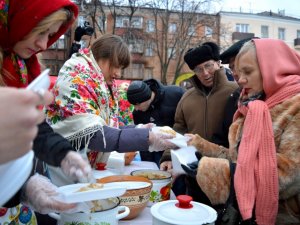 У Полтаві на Меланки роздали 200 кілограмів вареників (ФОТО, ВІДЕО)