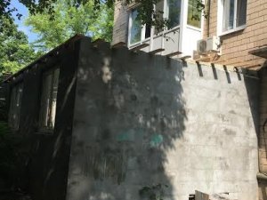 Фото: У Полтаві скаржаться на незаконне будівництво під чужими квартирами