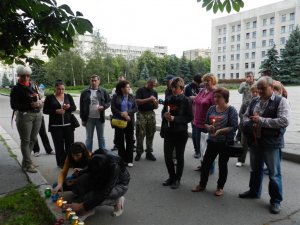 У Полтаві запалили свічки – вшанували полеглих в АТО 12 червня (ФОТО)